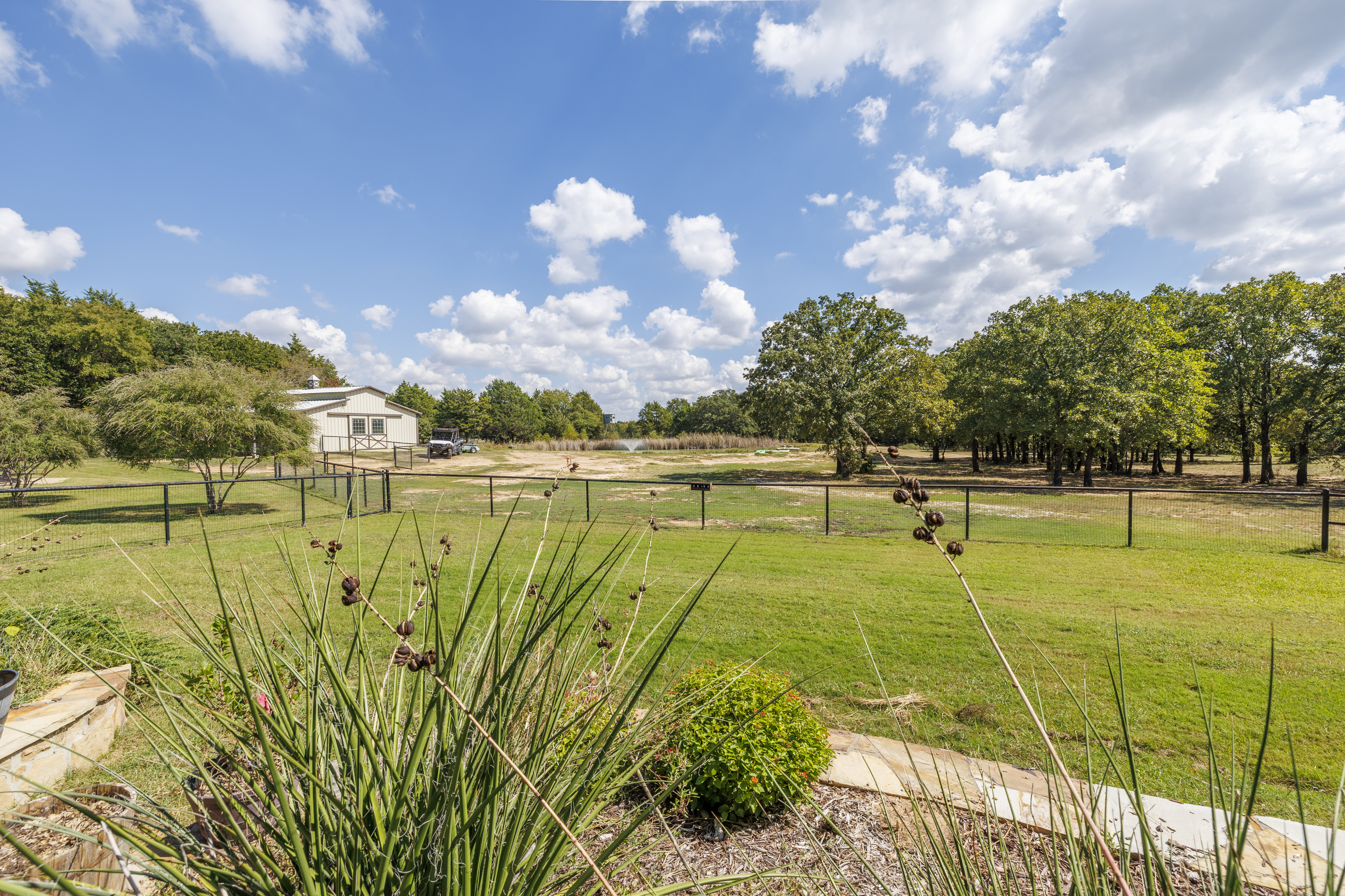 Expert drone photography showcasing a Dallas-Fort Worth real estate listing, DFW metroplex.
