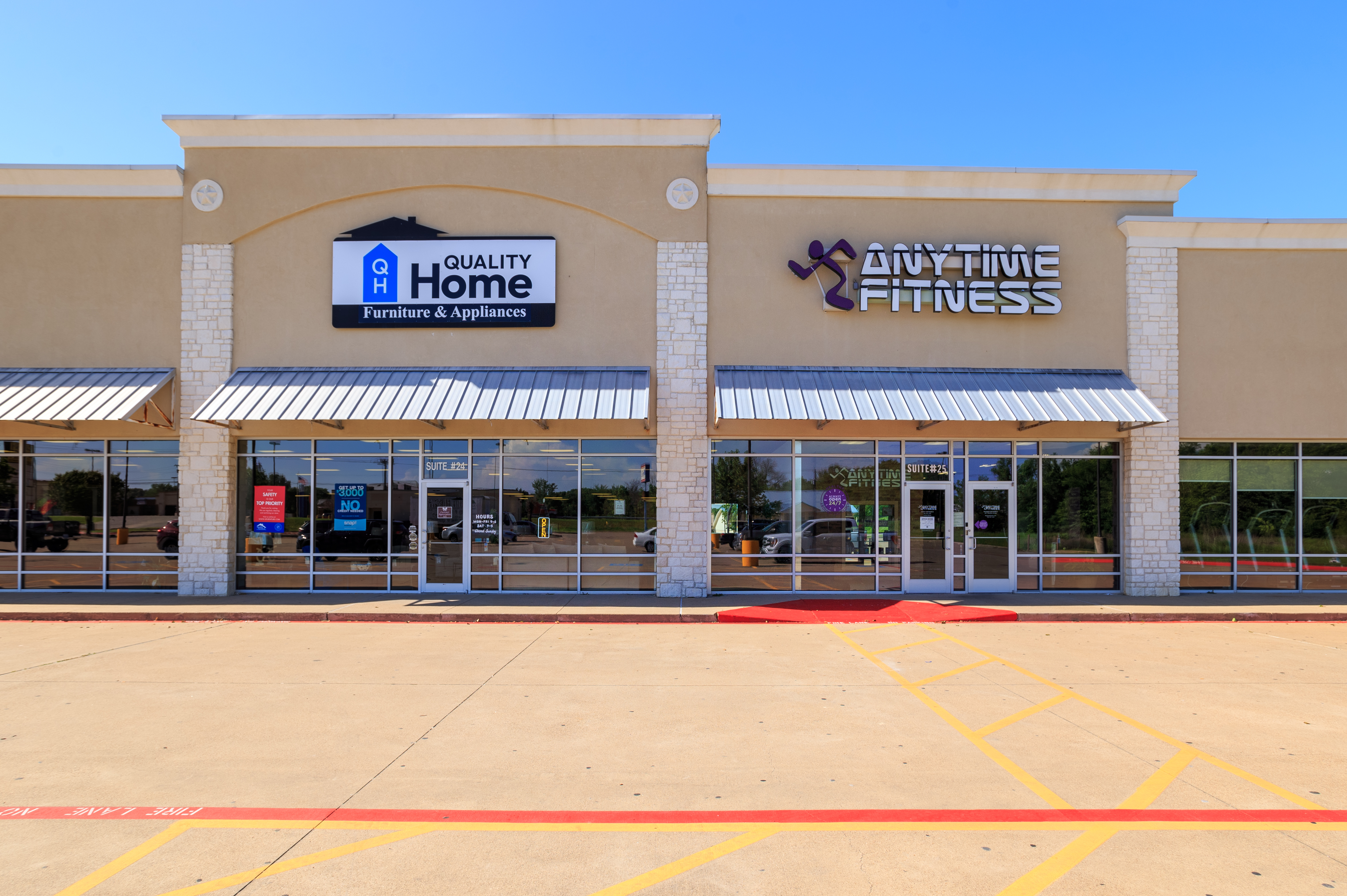 Commercial real estate photography of Bridwell Shopping Center in the DFW metroplex.
